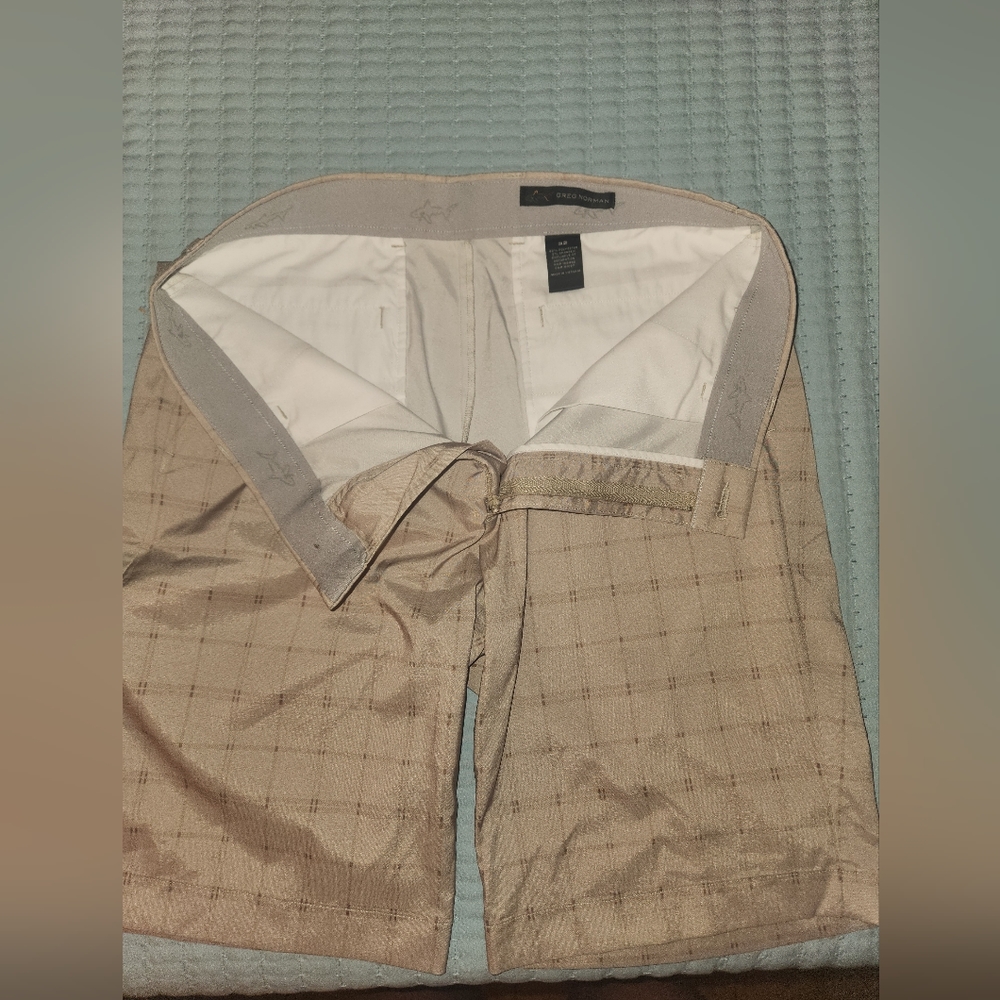 Greg Norman Men's Golf Shorts size 32